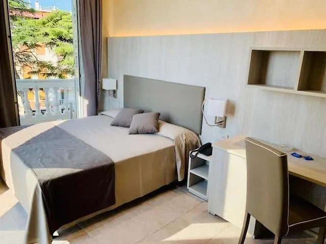 Отель Lamberti 3*